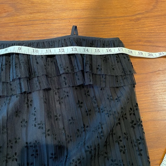 J. Crew Tiered Lace Black Camisole blouse Size SM - Picture 9 of 10